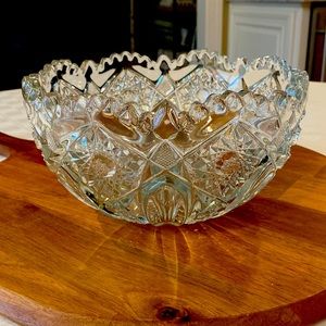 Beautiful pressed glass bowl. Lots of design for sparkle and shine.